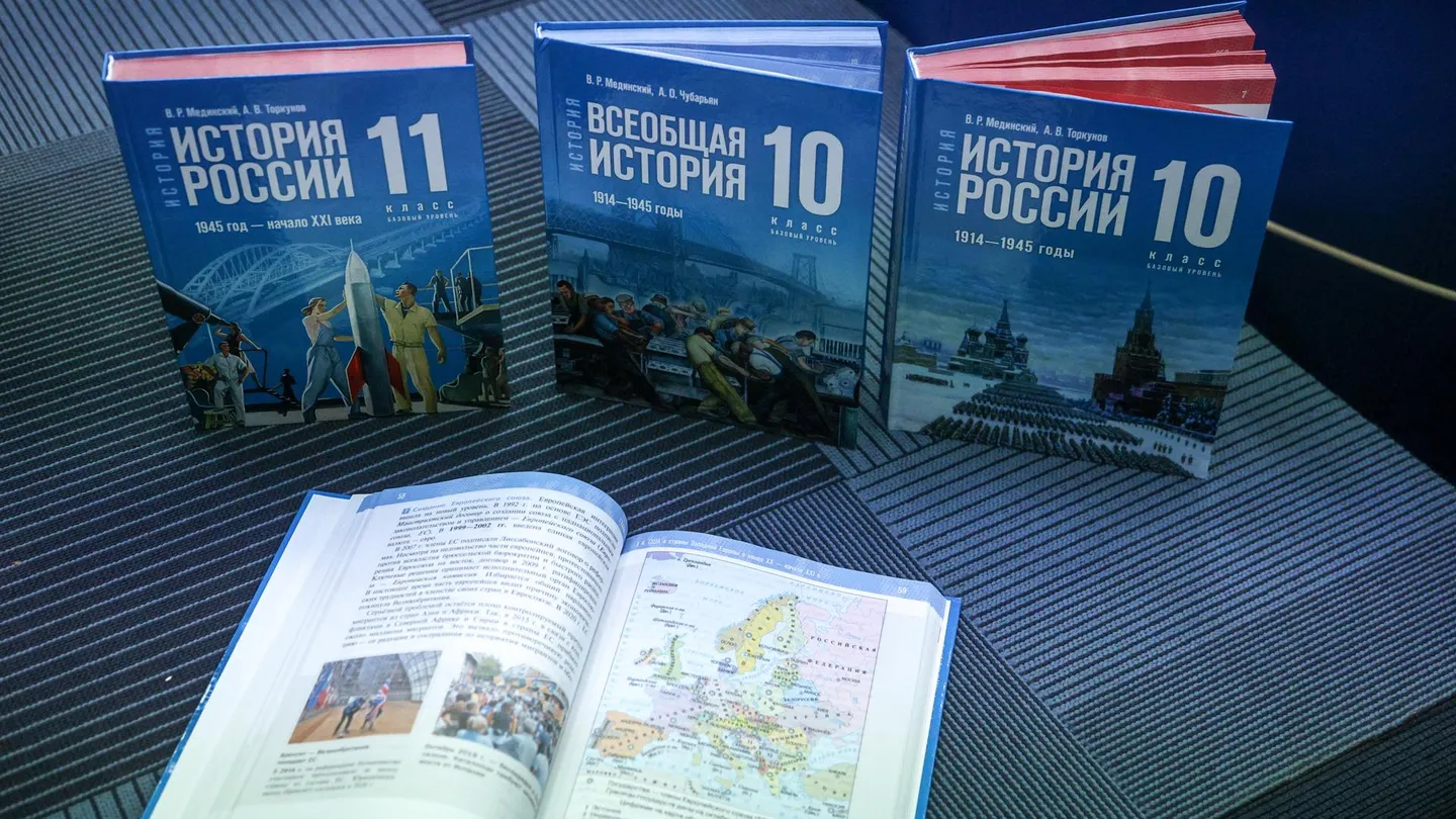 Учебник новейшая история россии 9 класс 2023