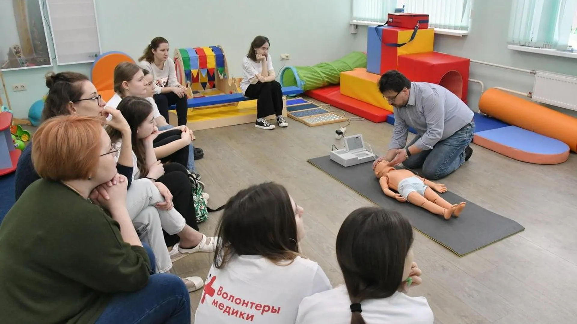 Инструкторы НИКИ детства провели урок сердечно-легочной реанимации для волонтеров во Власихе