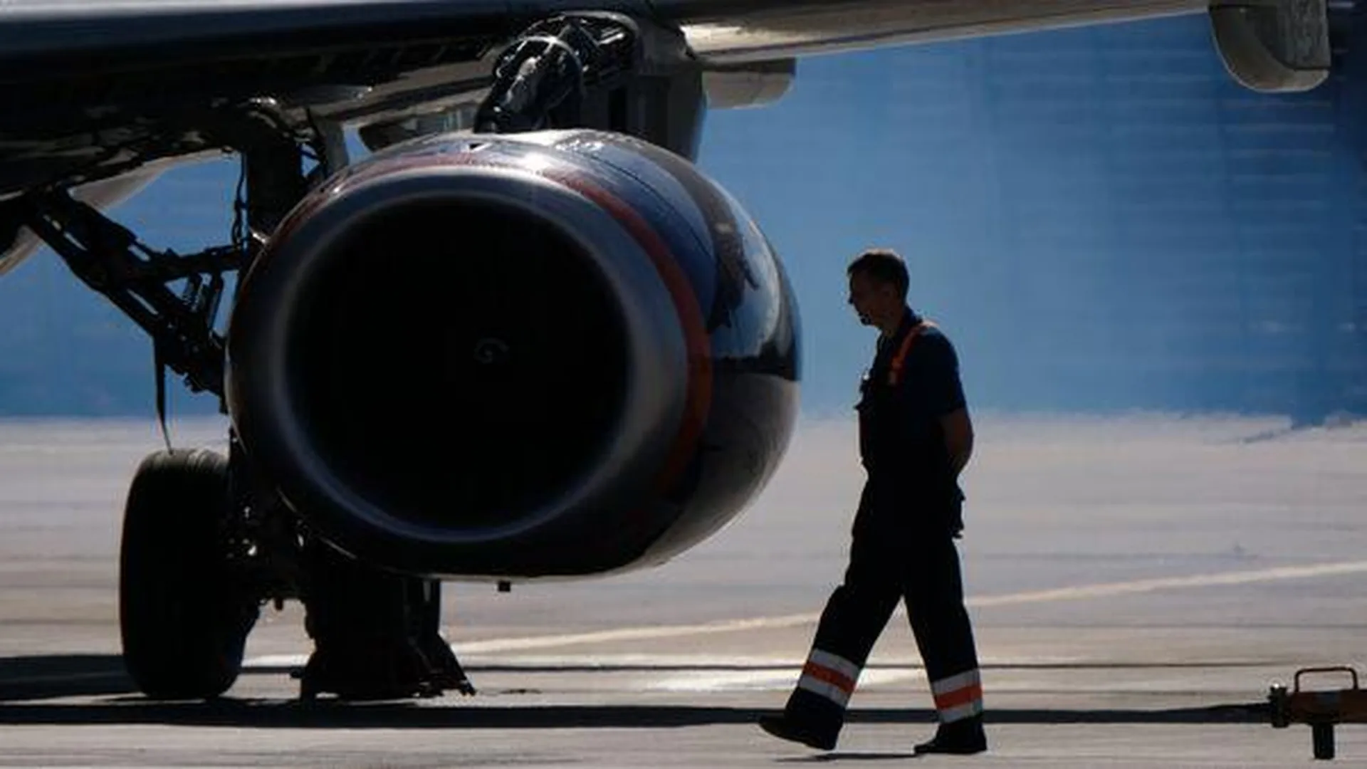 Авиакомпания получит первый в России новый SSJ с донорским двигателем