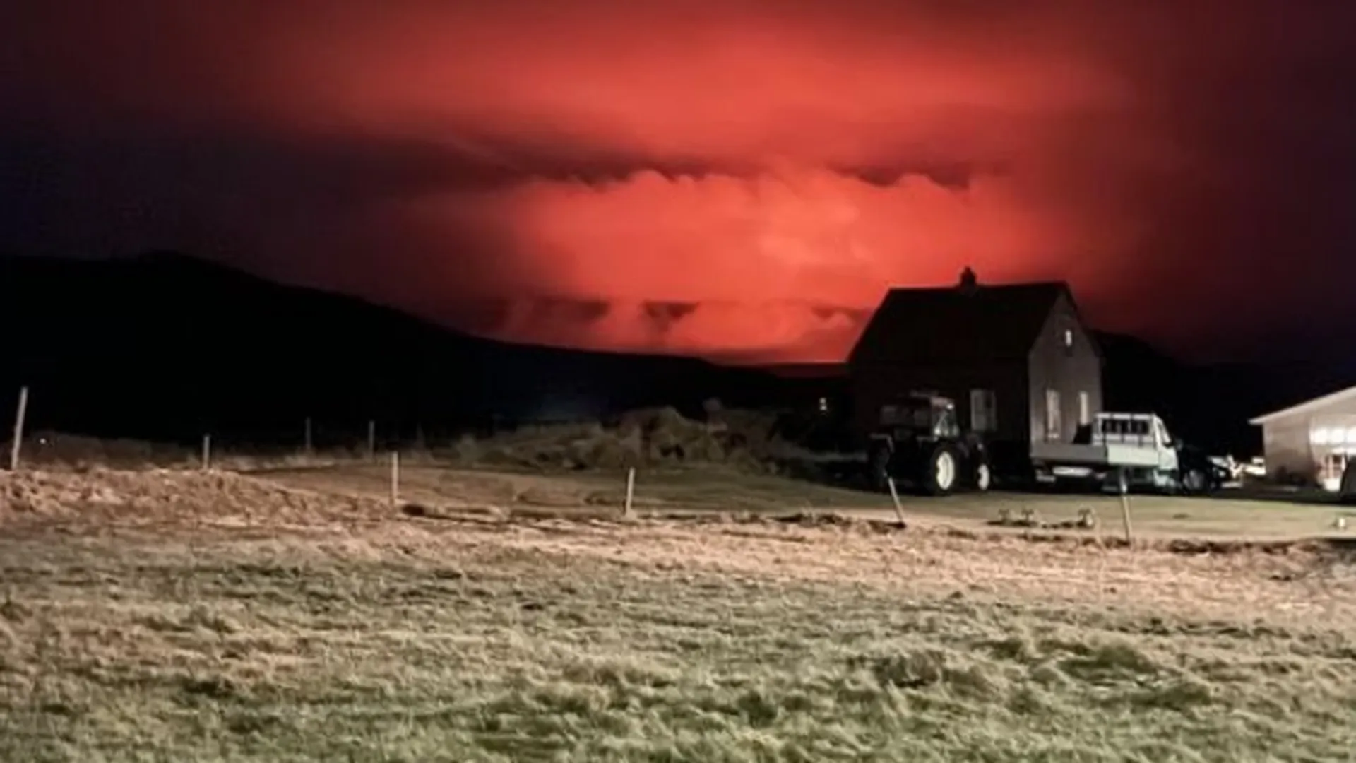 Крупное извержение вулкана Фаградалсфьяль произошло в Исландии. Видео