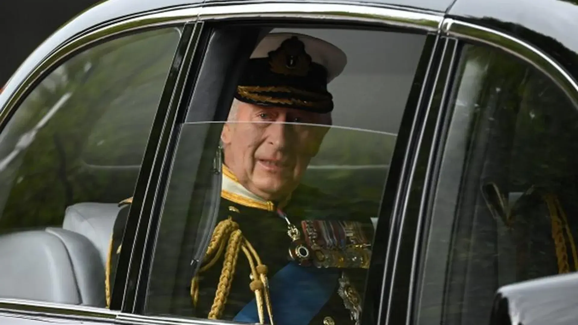 Британский король не будет исполнять официальные обязанности в течение месяца