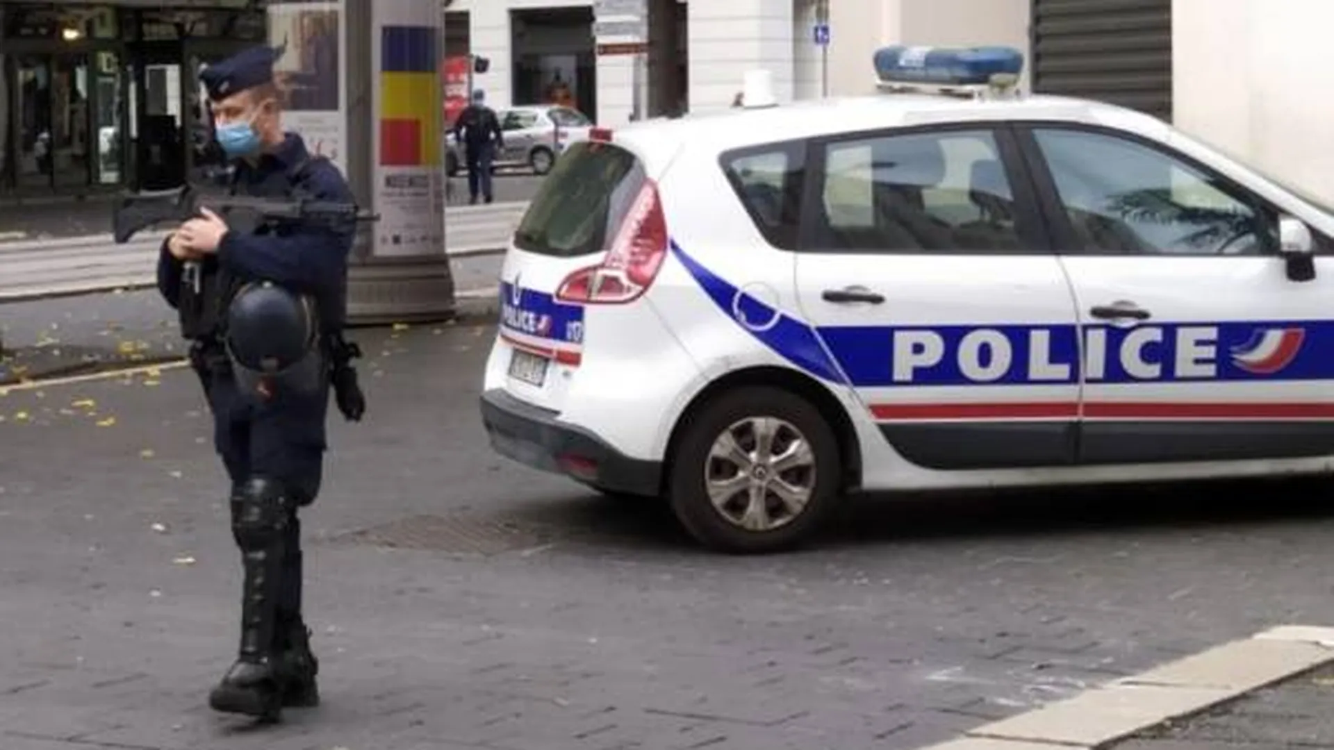 Полиция Франции задержала мужчину за угрозы учителям