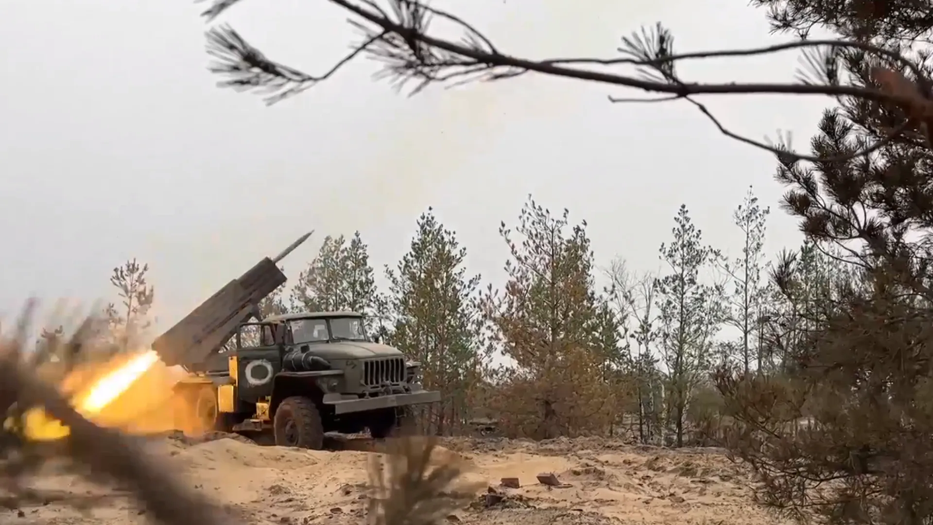 Артиллерийский удар по ВСУ на Сватовском направлении показали на видео