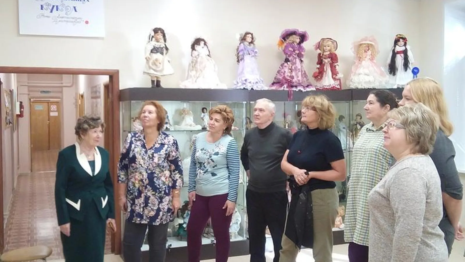 Подмосковный учитель технологии коллекционирует кукол со всего мира