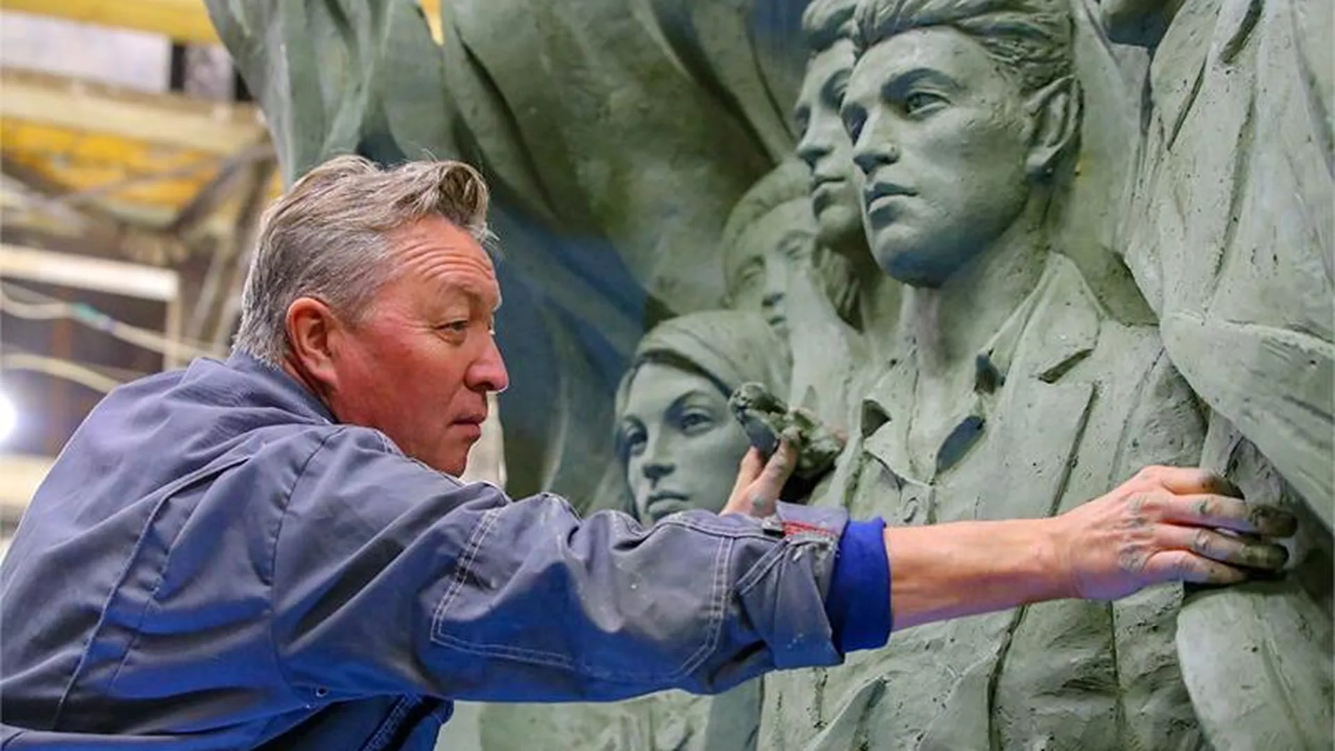 «Снесете эти – сделаем еще!» Подмосковные скульпторы готовы изваять новые памятники героям ВОВ взамен уничтоженным на Украине