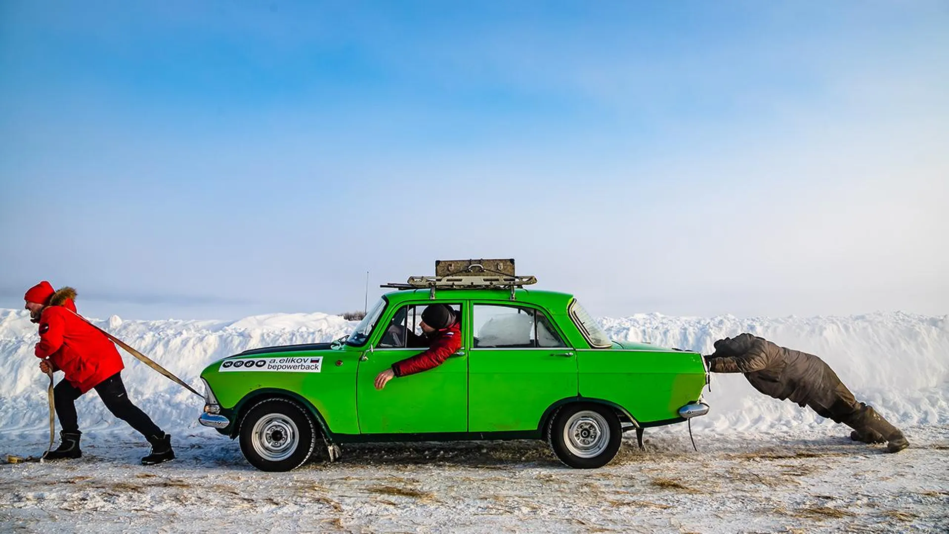 «У нас все время что-то отваливалось»: блогеры рассказали о своем удивительном путешествии в Арктику на стареньком авто