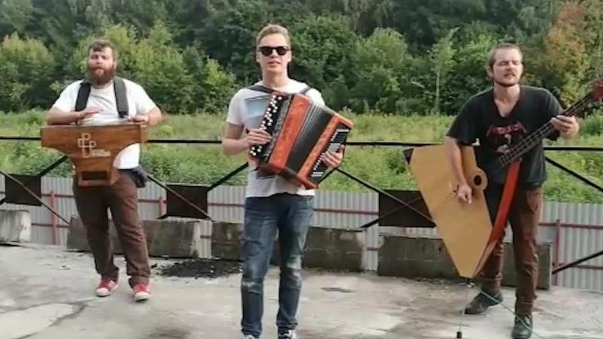 Как тебе, Metallica: музыканты из Балашихи исполнили песню «Группа крови» на русских народных инструментах 