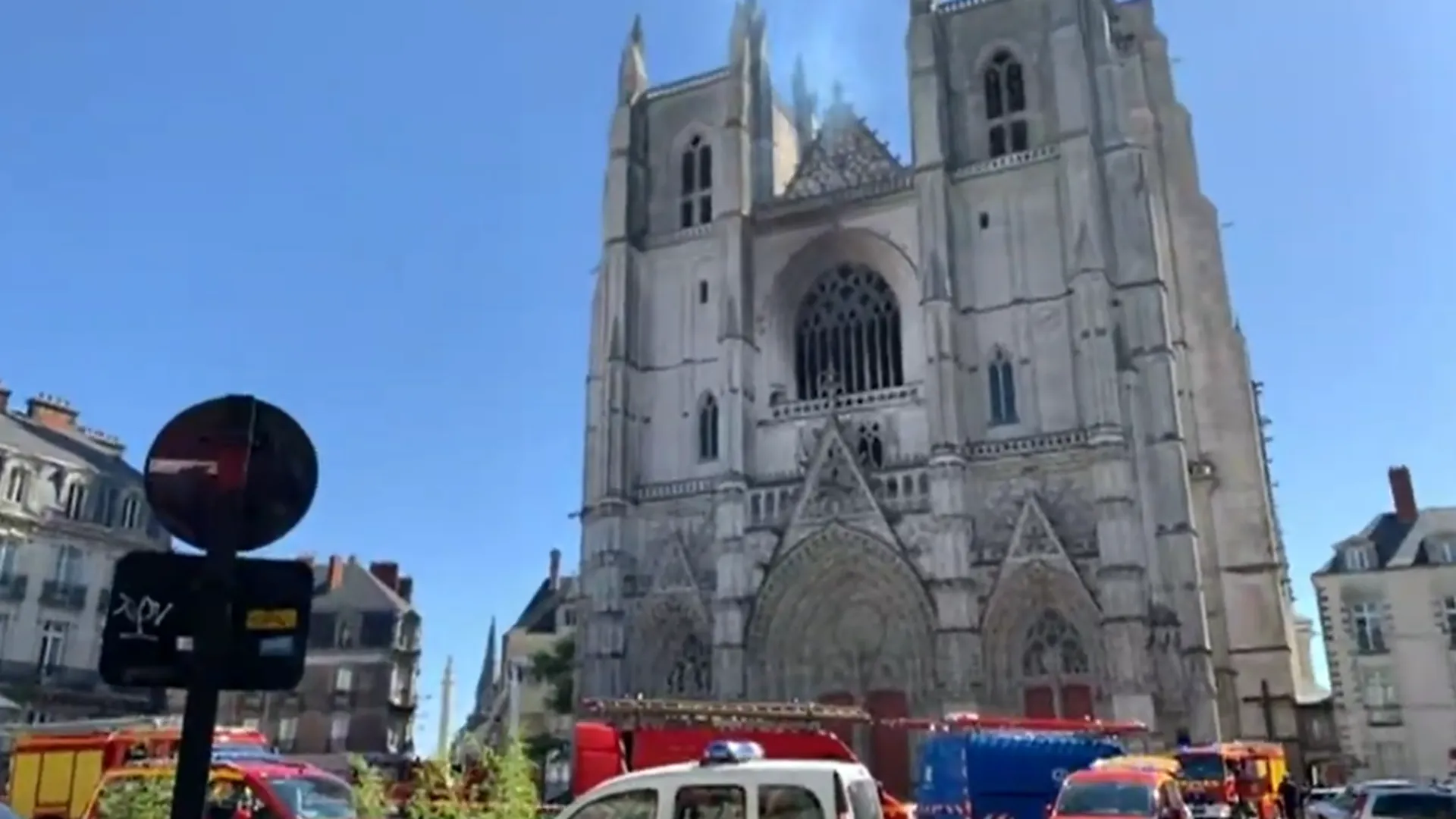 «Хуже, чем в Нотр-Даме»: архитектор — о пожаре в готическом соборе Нанта