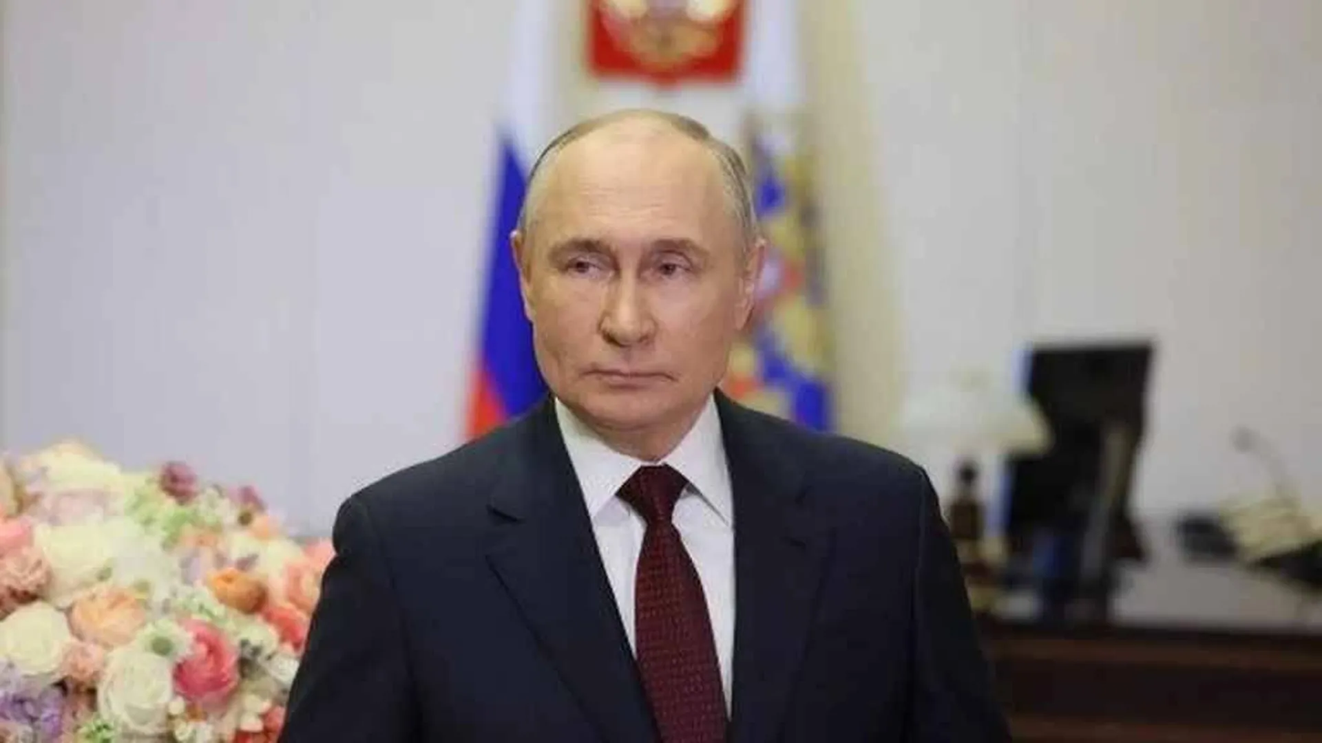Медведев поздравил Путина с «блестящей победой» на выборах