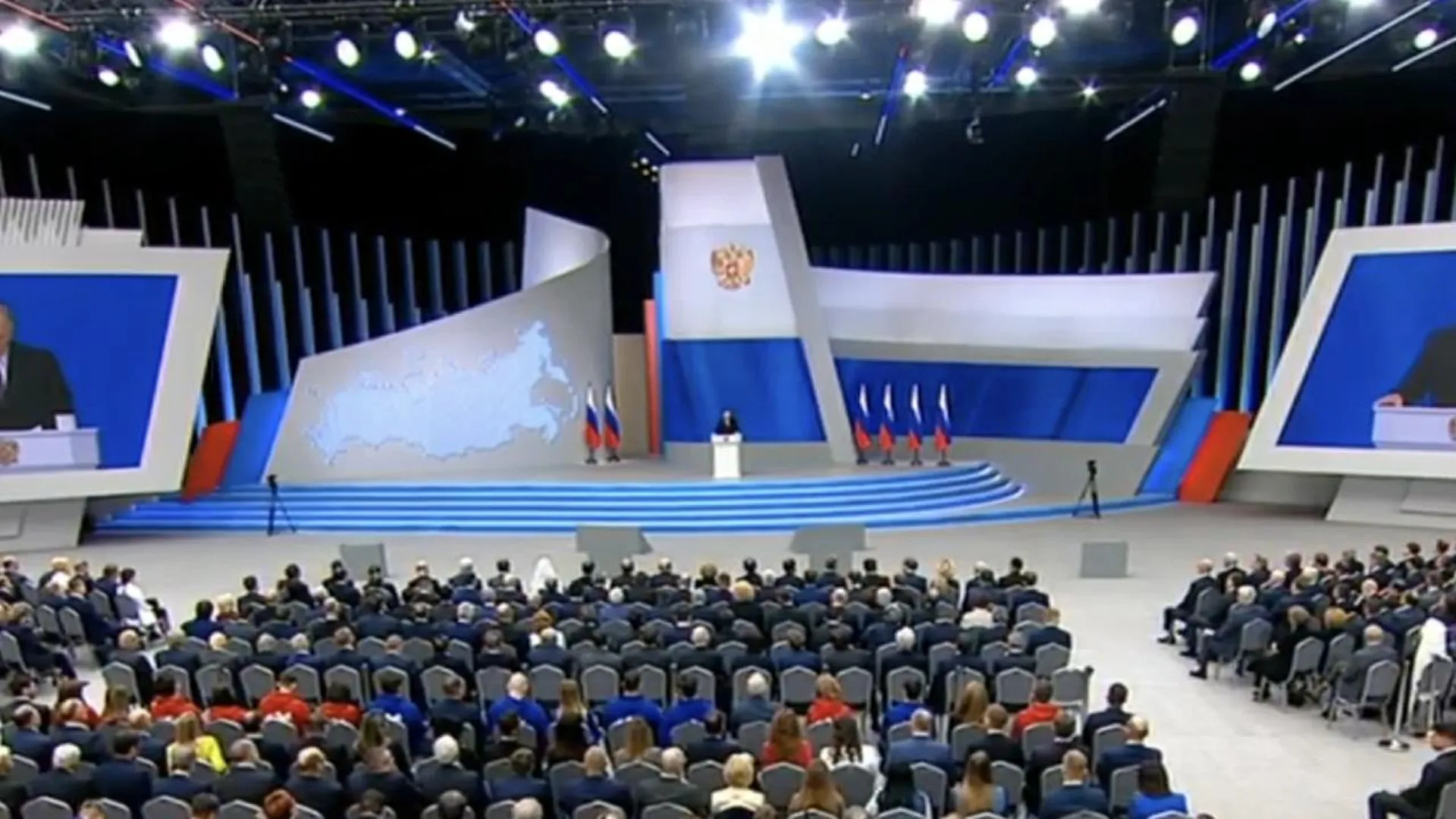 Президент РФ: размер МРОТ нужно увеличить до 35 тысяч рублей к 2030 году