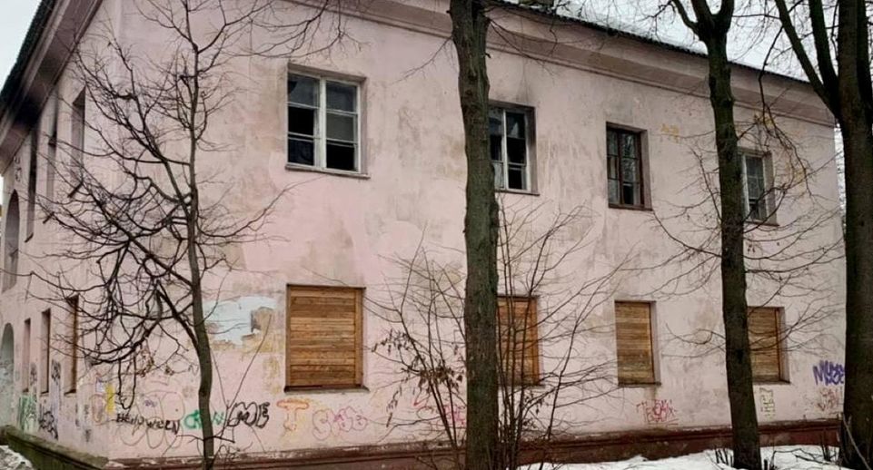 Аварийный жилой дом снесли на Советской улице в Бронницах