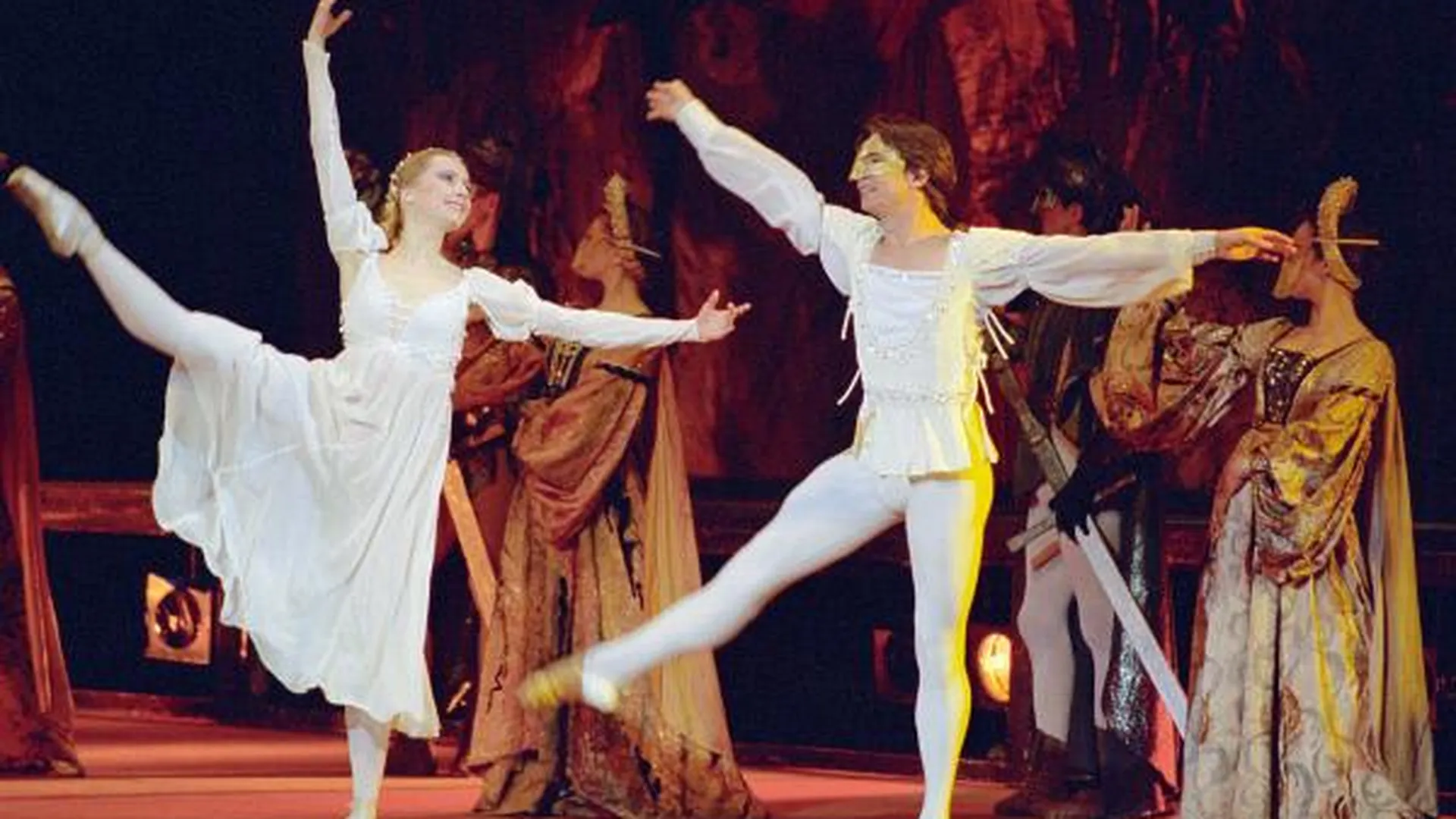 Огненный балет «Ромео и Джульетта» прошел в Серпуховском районе