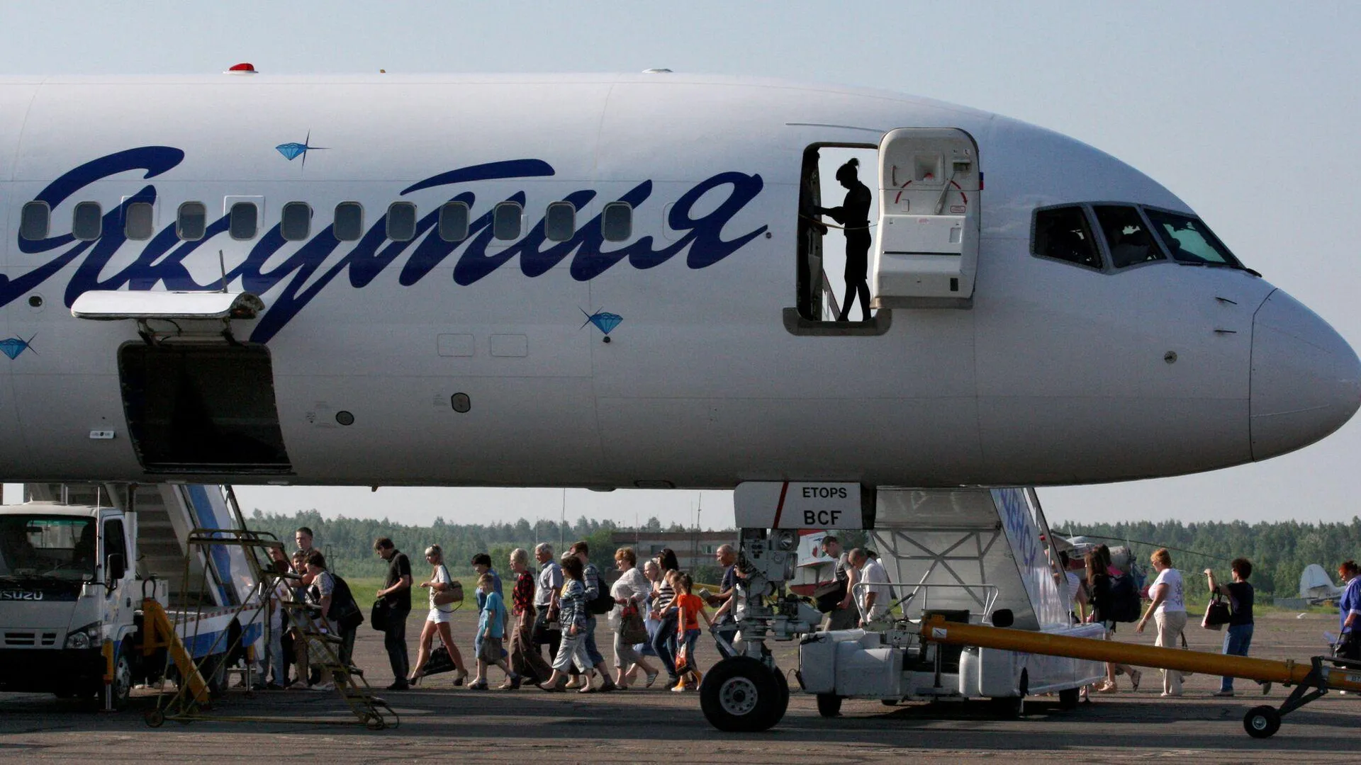 Пассажиров аварийно севшего во Владивостоке самолета отправили в Читу