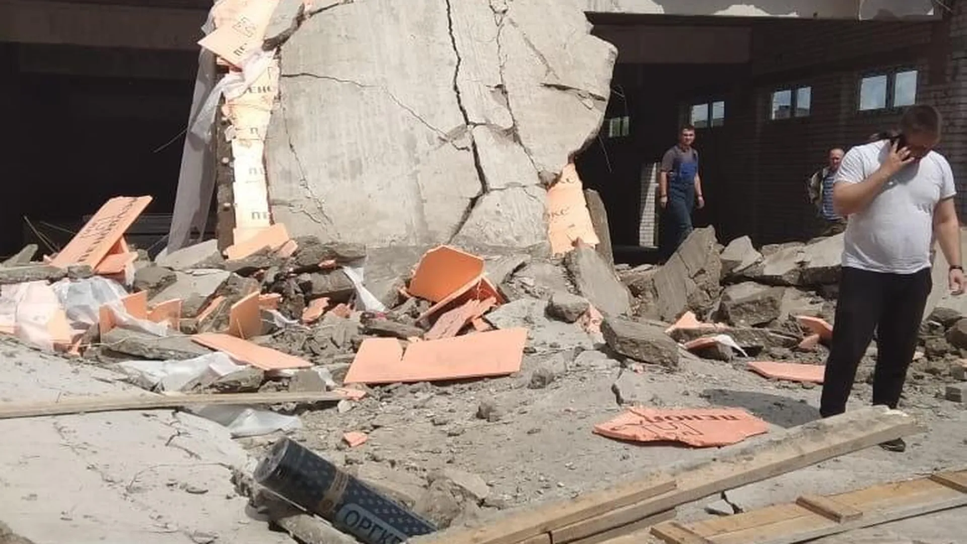 Пострадавшего при обрушении стены мужчину доставят на лечение в Киров