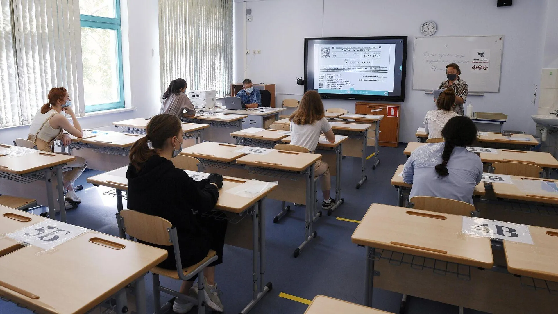 Уроки обществознания в российских школах перенесли в девятый класс