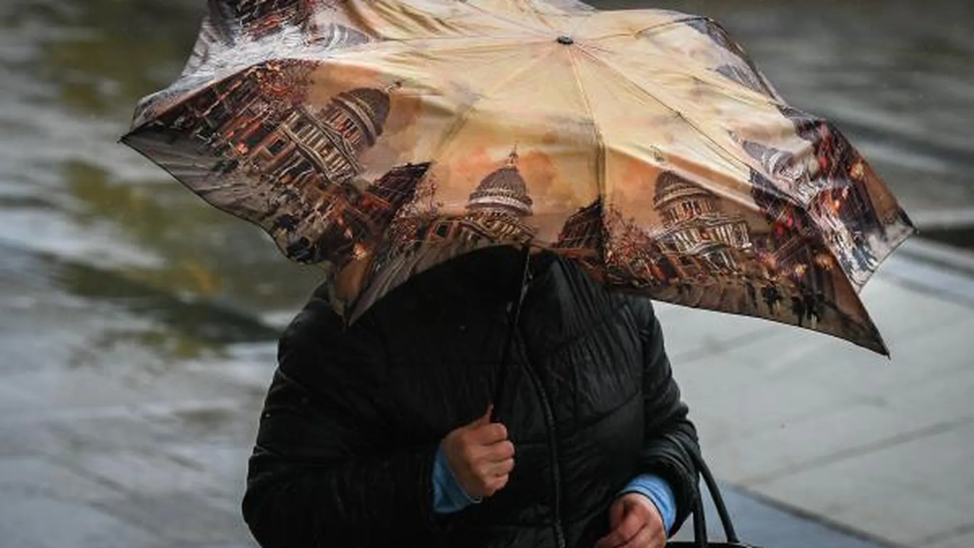 Резкое ухудшение погоды спрогнозировали в 16 регионах России