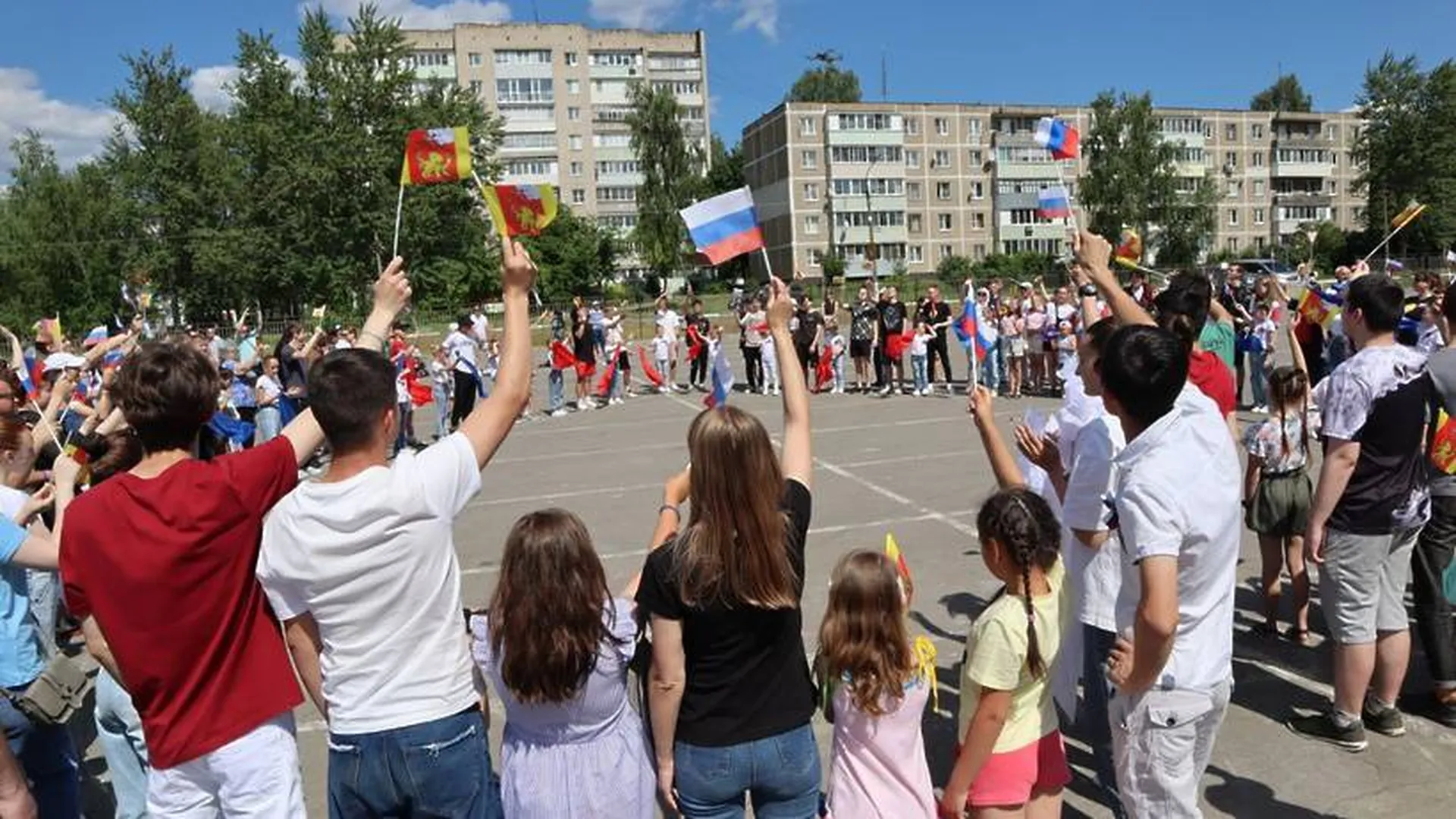Жители Егорьевска признались в любви к России через флешмоб