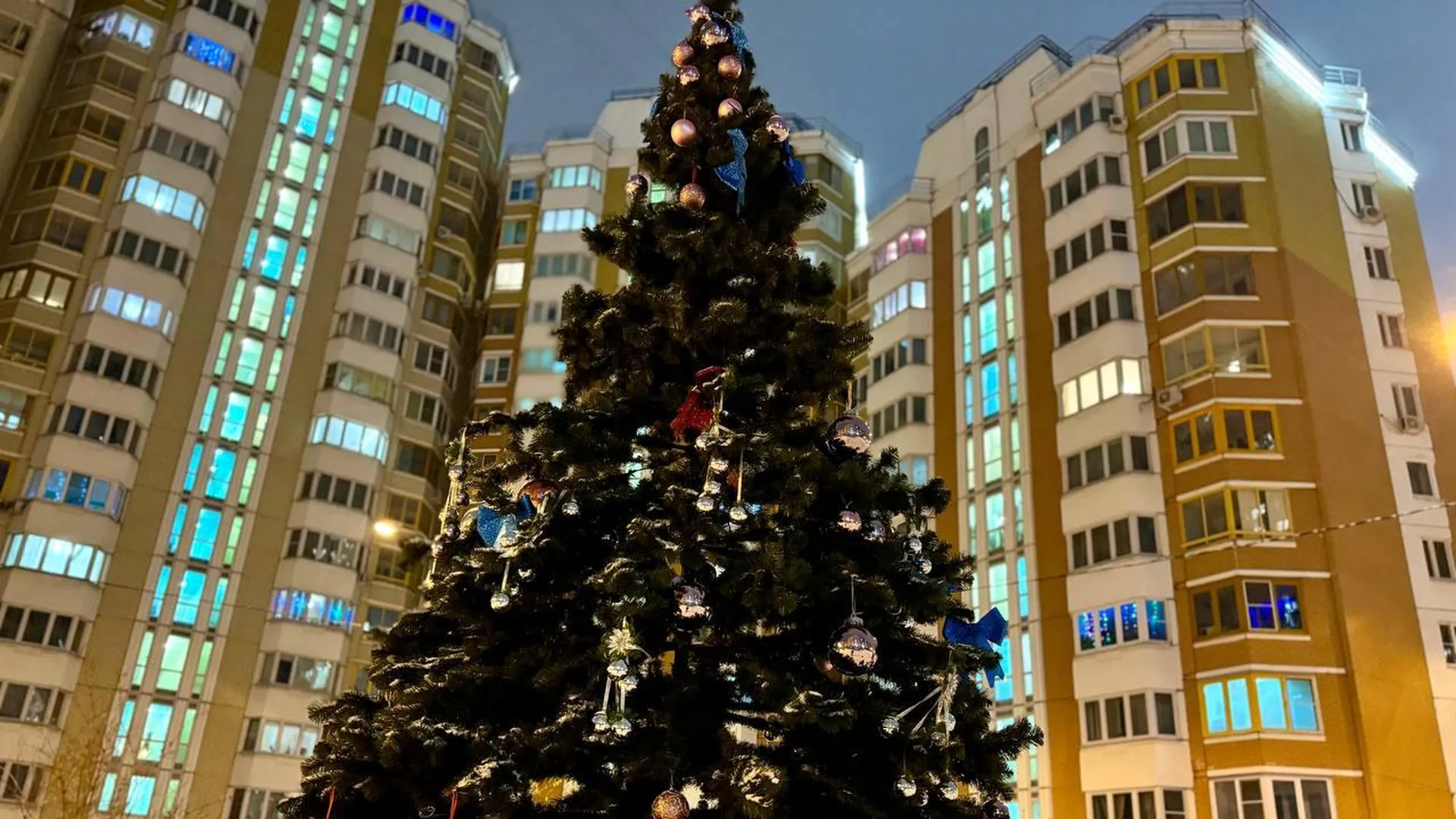 Жители Клина могут принять участие в конкурсе на самую красивую новогоднюю елку