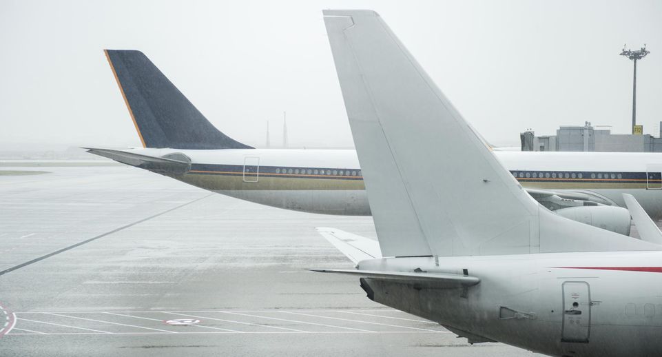 Самолет с пассажирами выкатился за пределы взлетной полосы на Камчатке