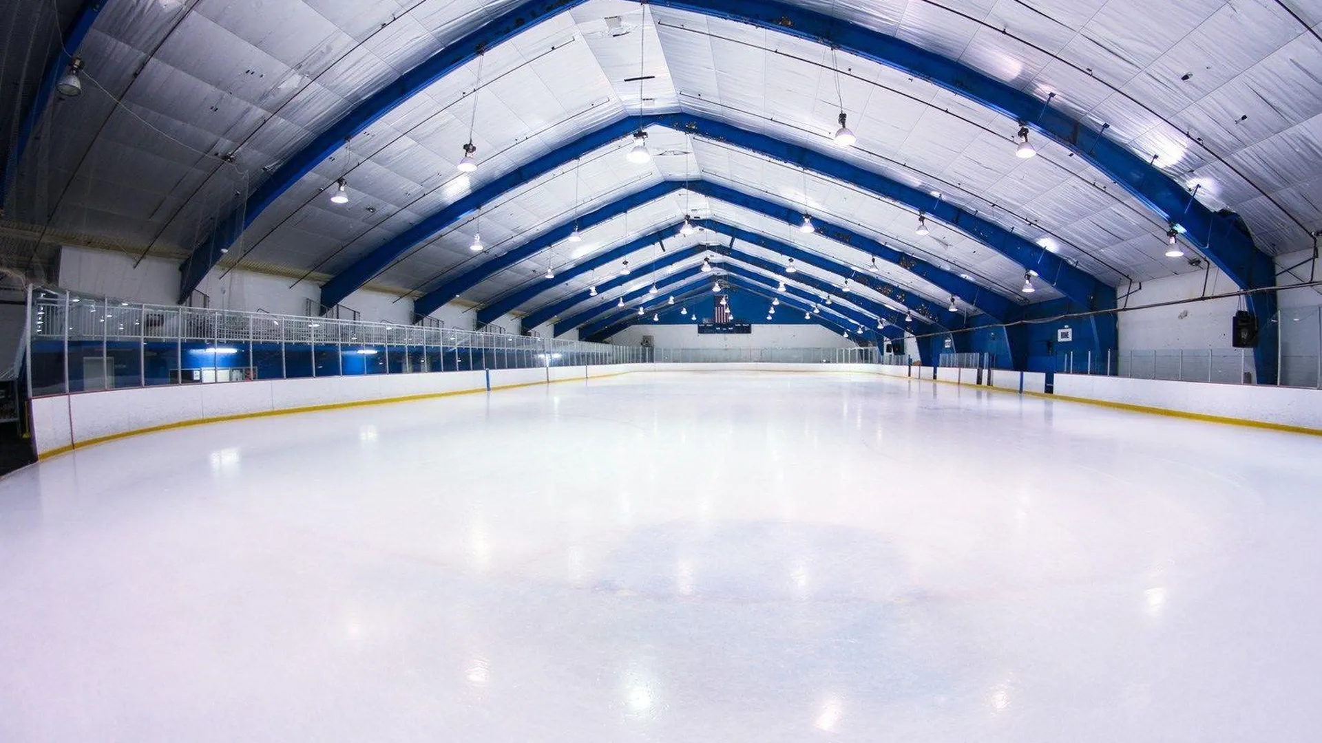 Ледовый дворец романова. Ледовая Арена Ice Rink. Крытый хоккейный корт «хоккей-Арена». Ледовая Арена (каток ) Ice Rink. Ice Rink каток Новорижское шоссе.