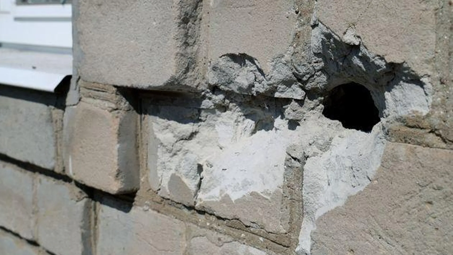 Украинская ракета разрушила в Токмаке частный дом