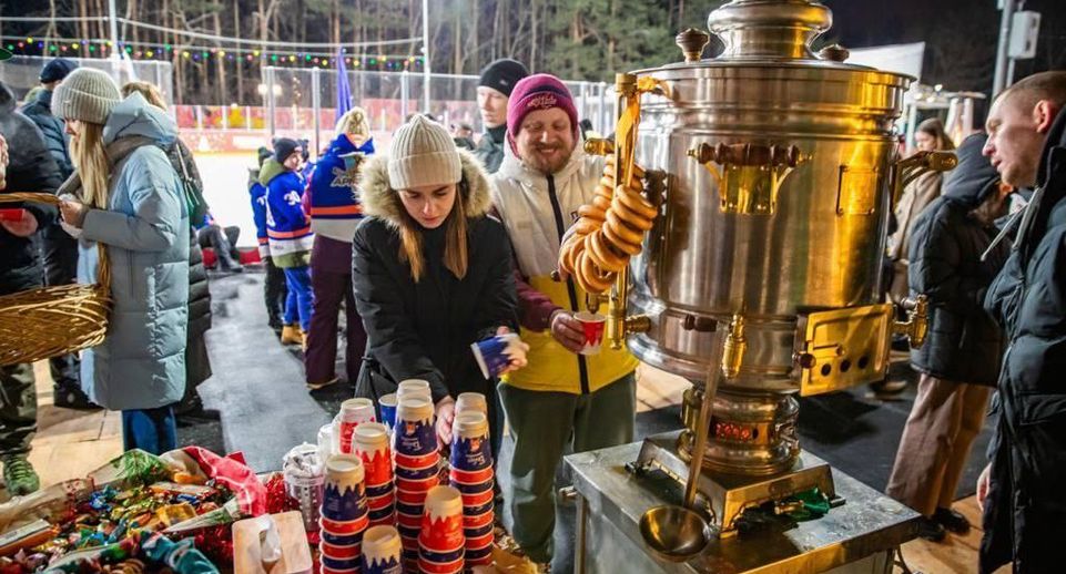 В дни новогодних каникул в Московской области свою работу продолжают предприятия торговли и общепита