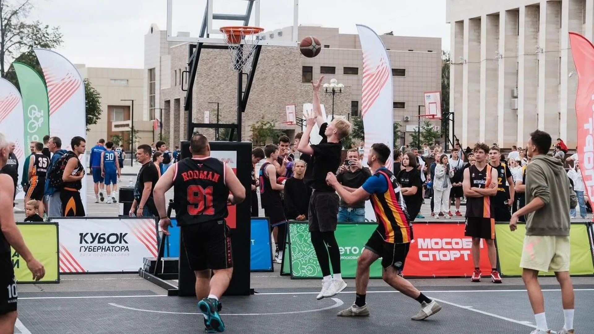 В Подмосковье более тысячи баскетболистов участвовали в этапе губернаторского турнира