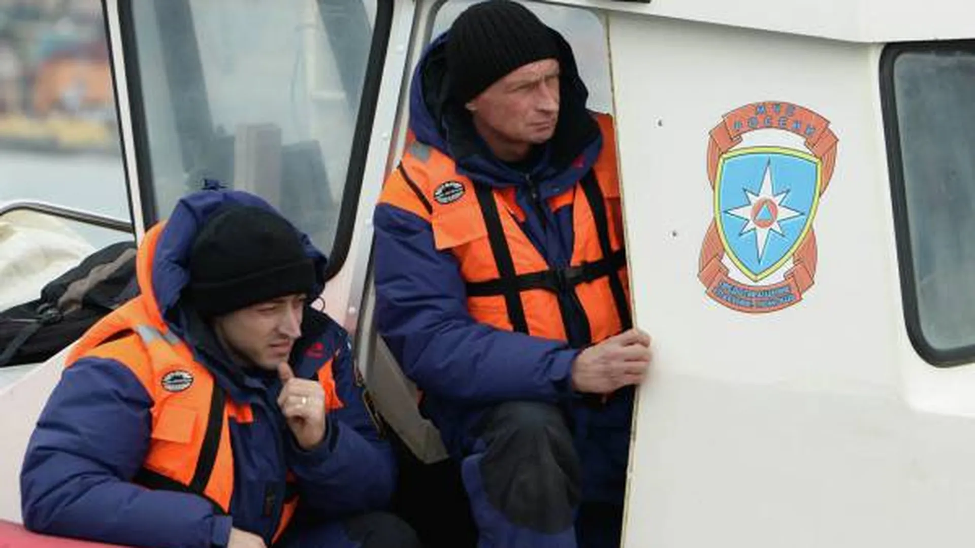 Спасательные круги нашли в районе поиска затонувшего траулера «Онега»