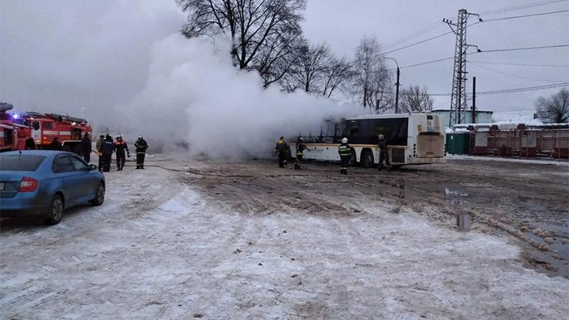 Междугородний рейсовый автобус сгорел на конечной остановке в Можайске 