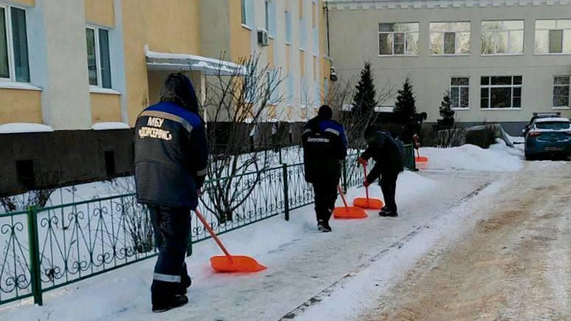 Коммунальные службы Подмосковья выполнили почти двенадцать тысяч задач по очистке снега за три дня