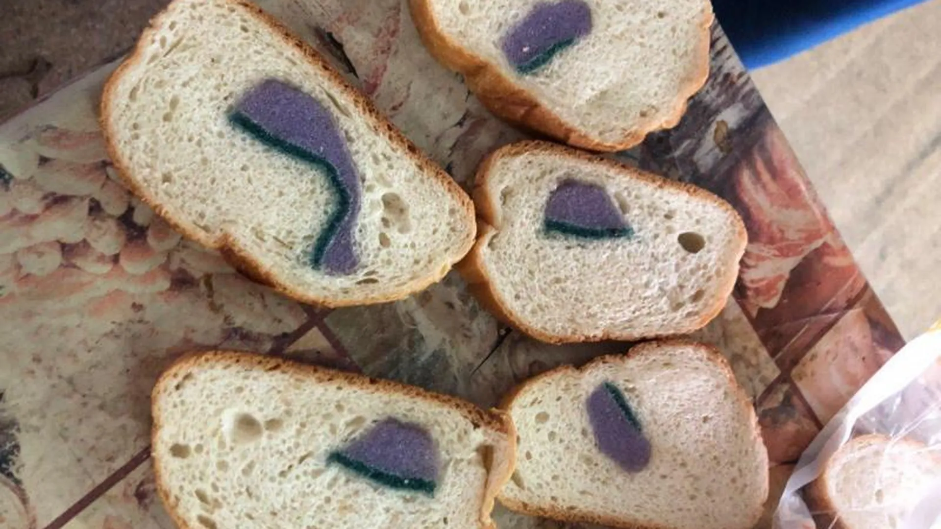 Хлеб с мочалкой в мякише продали жителю Чехова