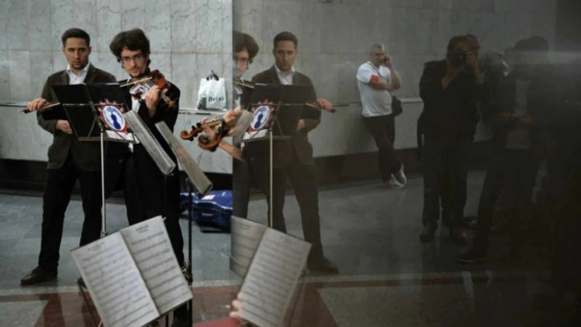 Тридцати музыкантам и коллективам разрешили выступать в московском метро