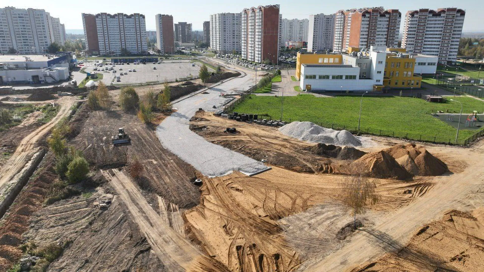 Высококачественную дорогу строят в Серпухове для новой поликлиники