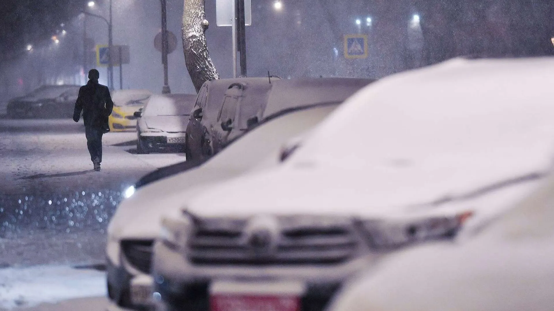 Потепление в москве в декабре. Снегопад в Москве. Москва март снегопад. Москва снегопад ночь. Снег в марте в Москве.