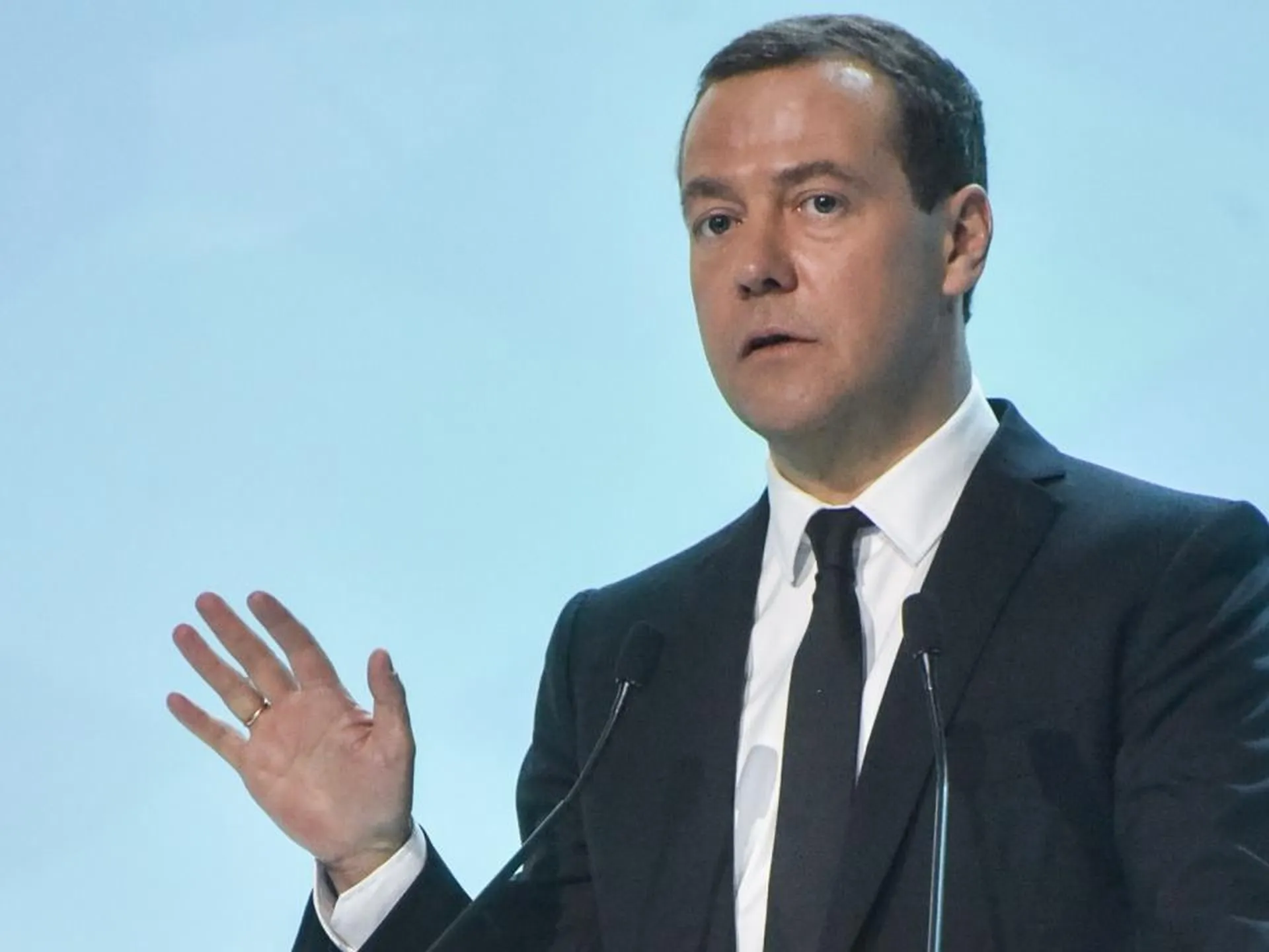 Медведев призвал ввести уголовную ответственность против иноагентов в России