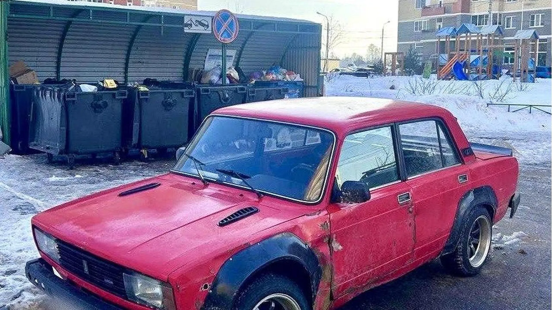 Более 1 миллиона рублей штрафов получили любители парковки возле мусорок этой зимой в Подмосковье