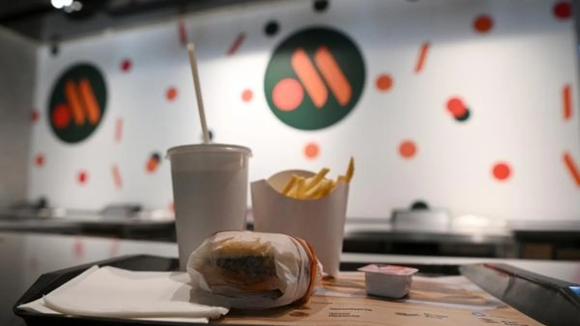 Гамбургеры сети «Вкусно — и точка» подорожали из-за повышения ставки НДС