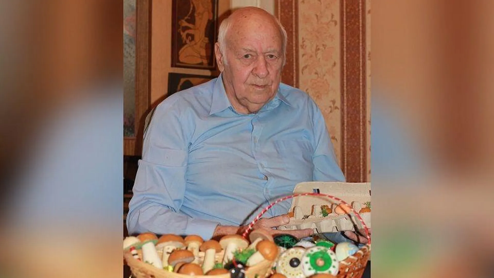 Дедушка-инвалид из Серпухова, который делает новогодние игрушки, стал известен на всю Россию