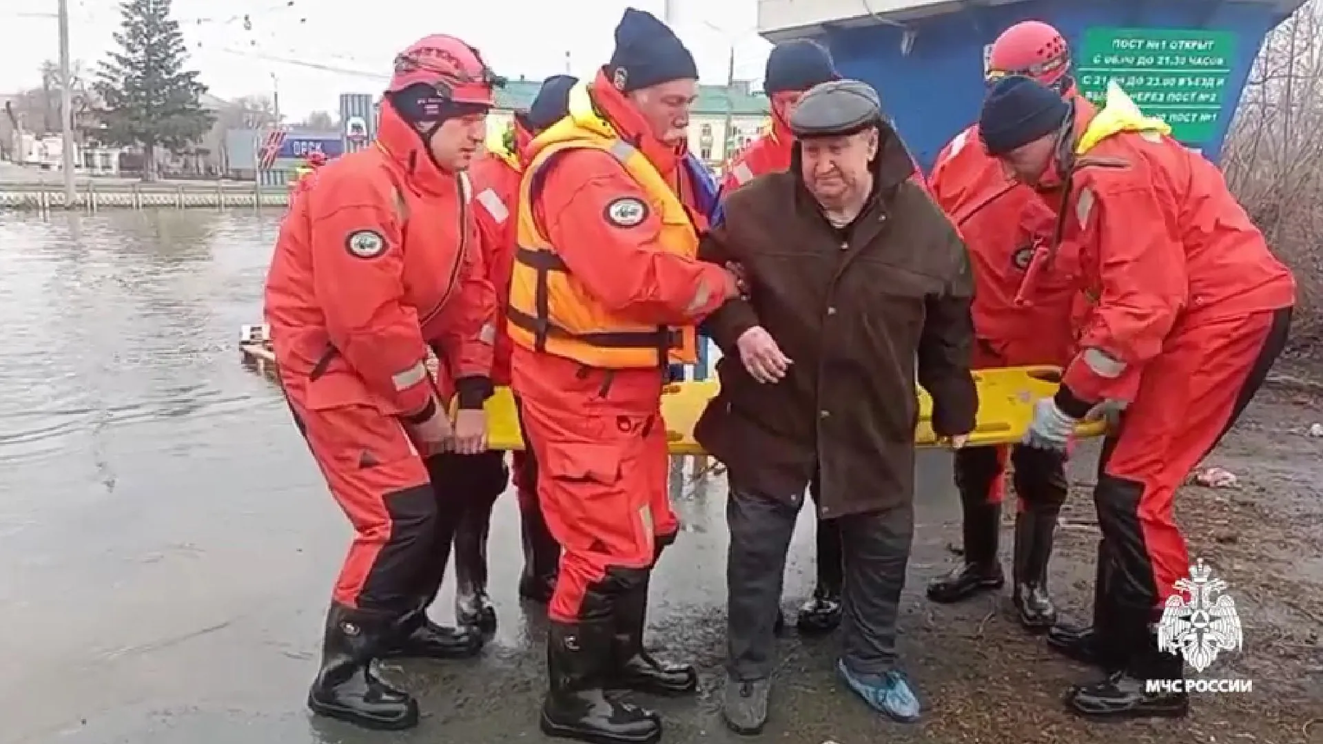 Названо число эвакуированных жителей затопленных районов Оренбуржья