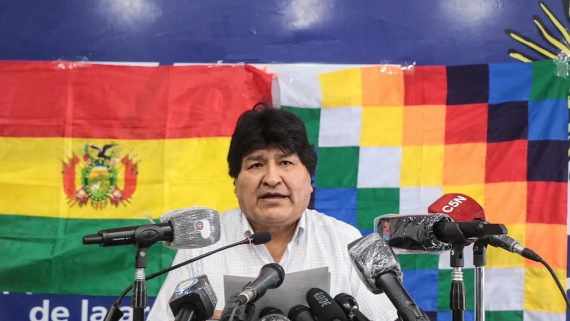Действующий глава Боливии поздравил сторонника Эво Моралиса с победой на выборах