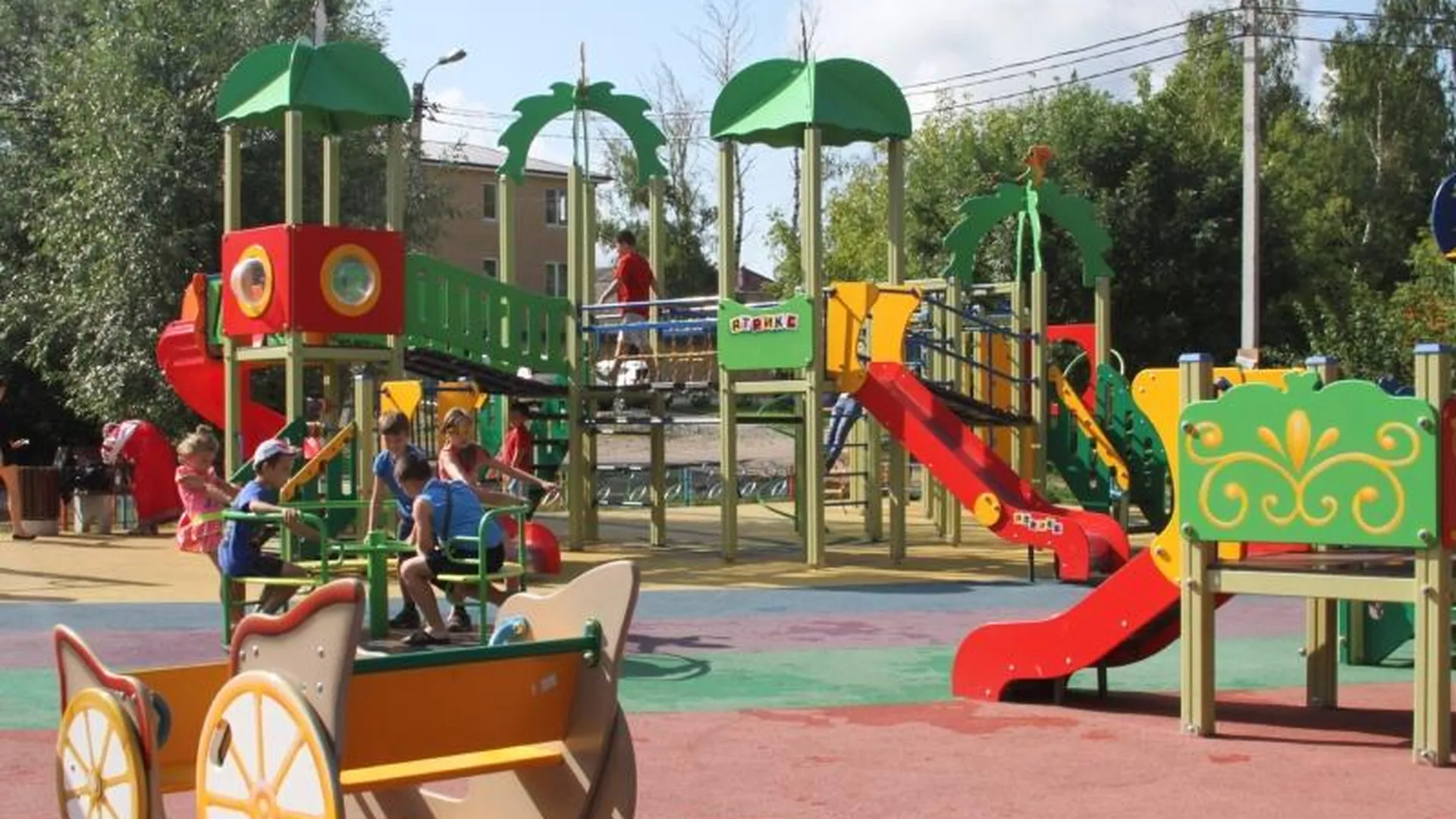 Хромушин: На 85% завершена установка детских площадок по программе губернатора на этот год   