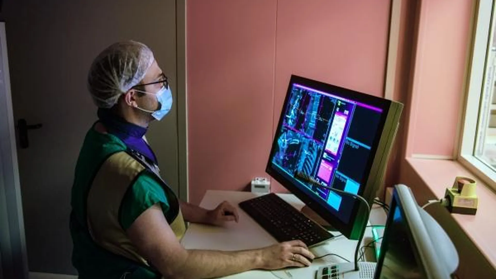 Искусственный интеллект обработал более 350 тысяч маммограмм по ОМС в Москве