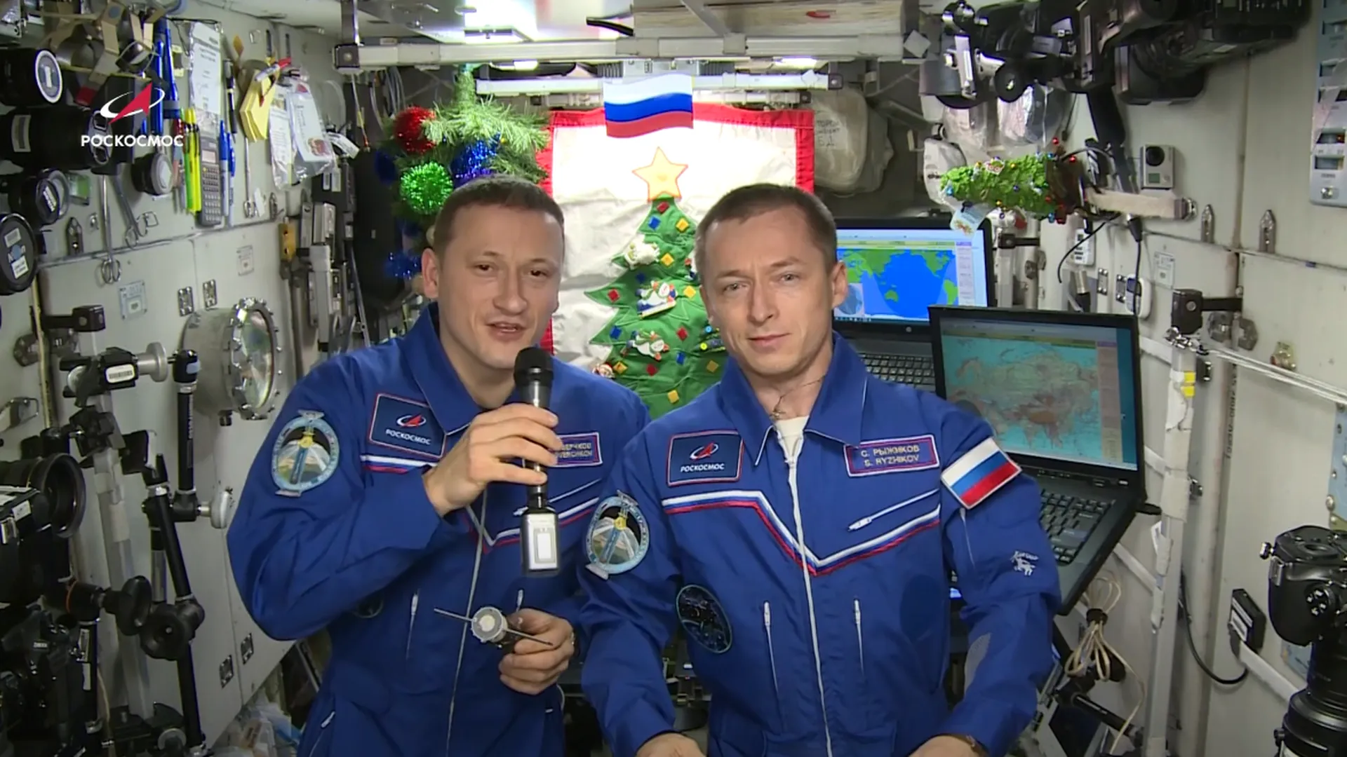 Космонавты МКС поздравили землян с Новым годом. Видео
