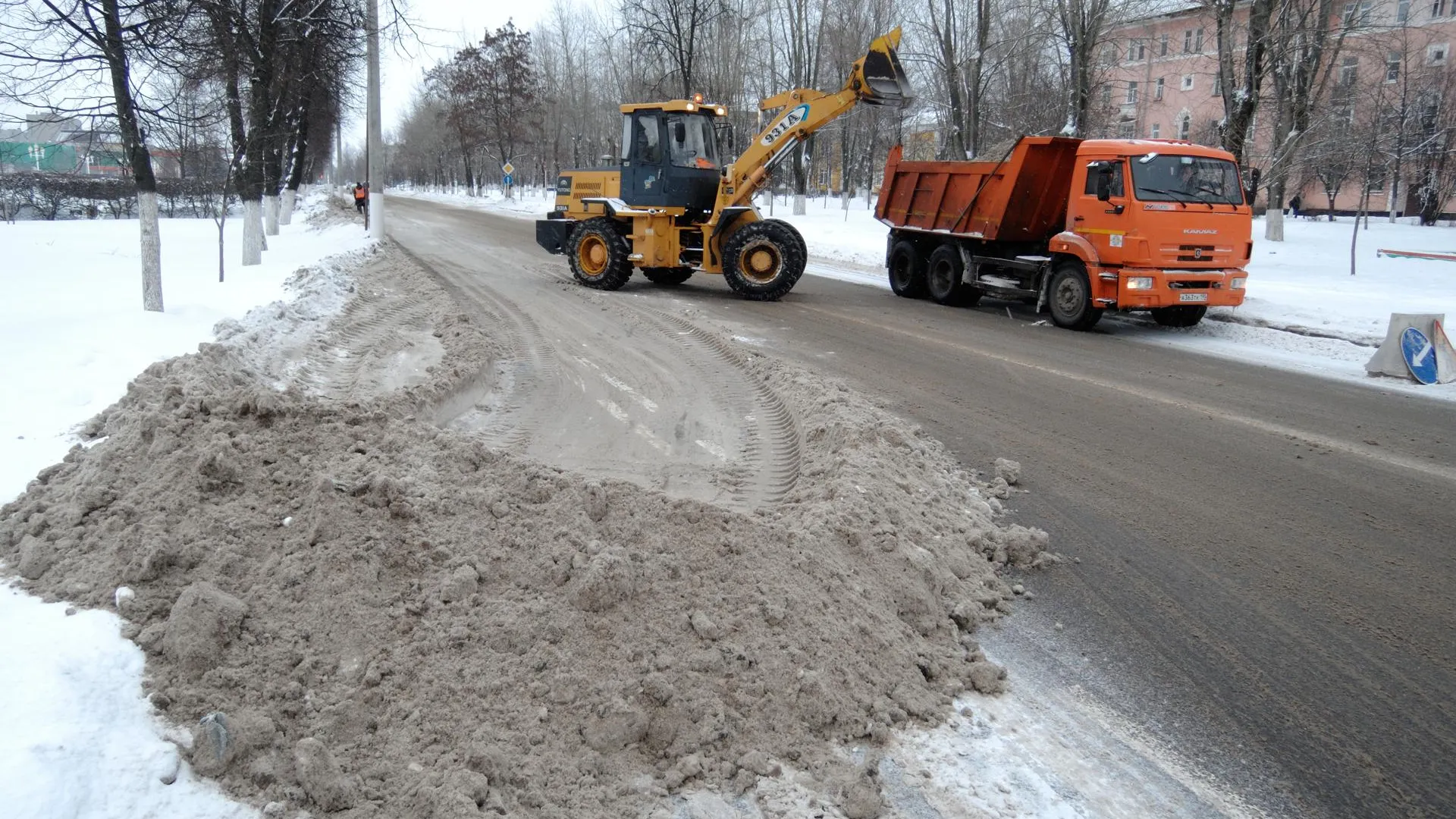 Более 4,5 тыс. кубометров снега вывезено с улиц Рязани за ночь
