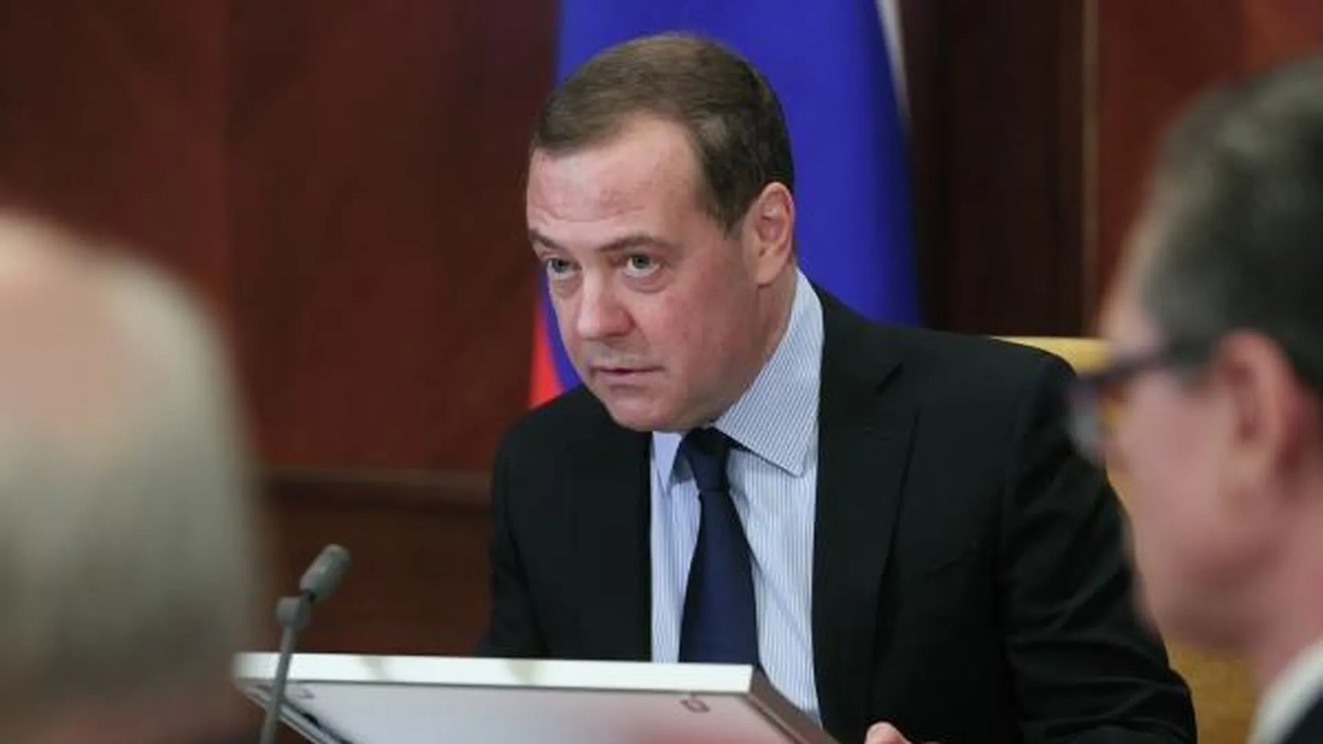 «61 млрд кровавых долларов». Медведев резко ответил на решение США о поддержке Украины