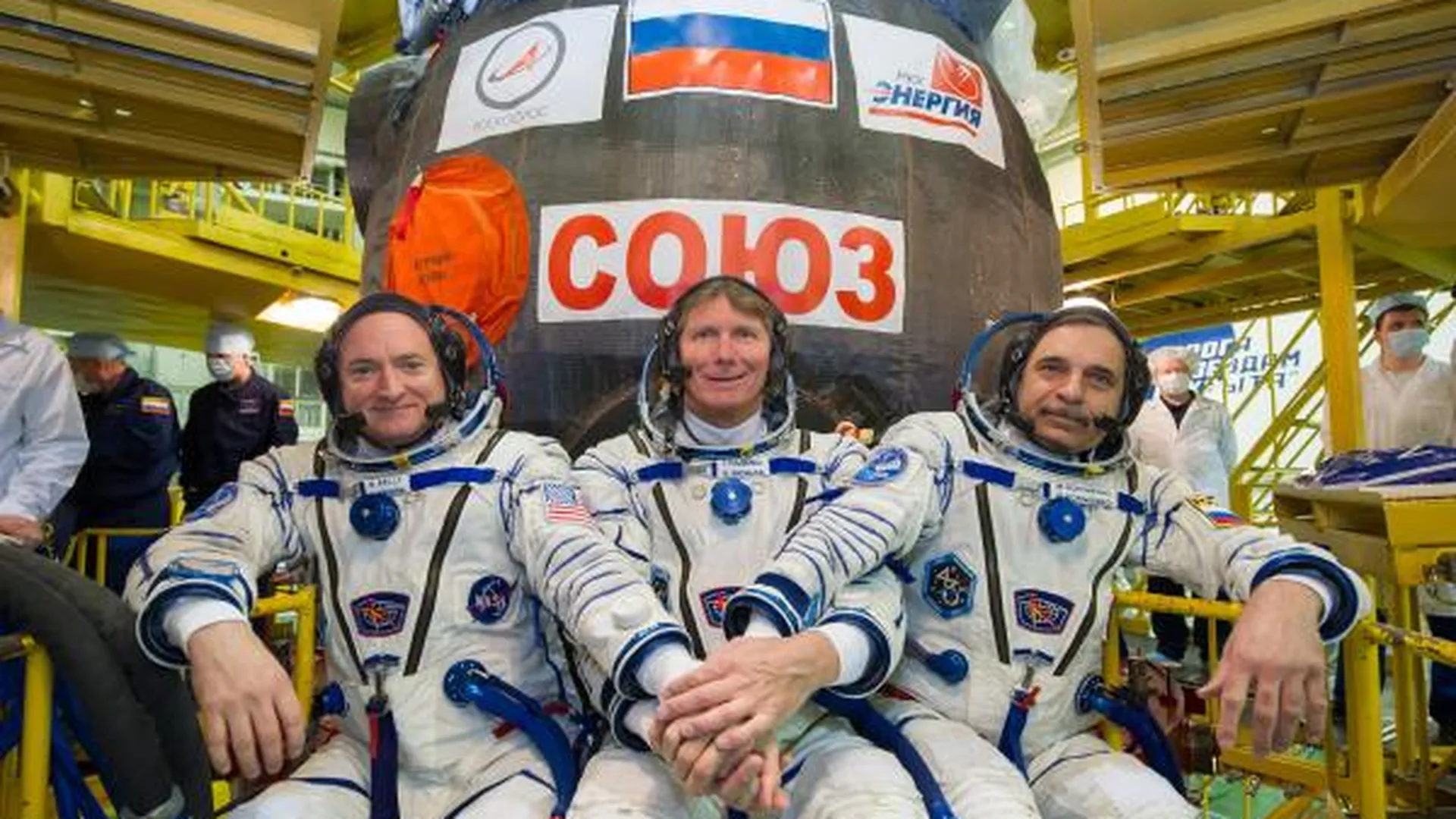 Космонавты МКС-46/47 успешно сдали экзамены в Звездном городке