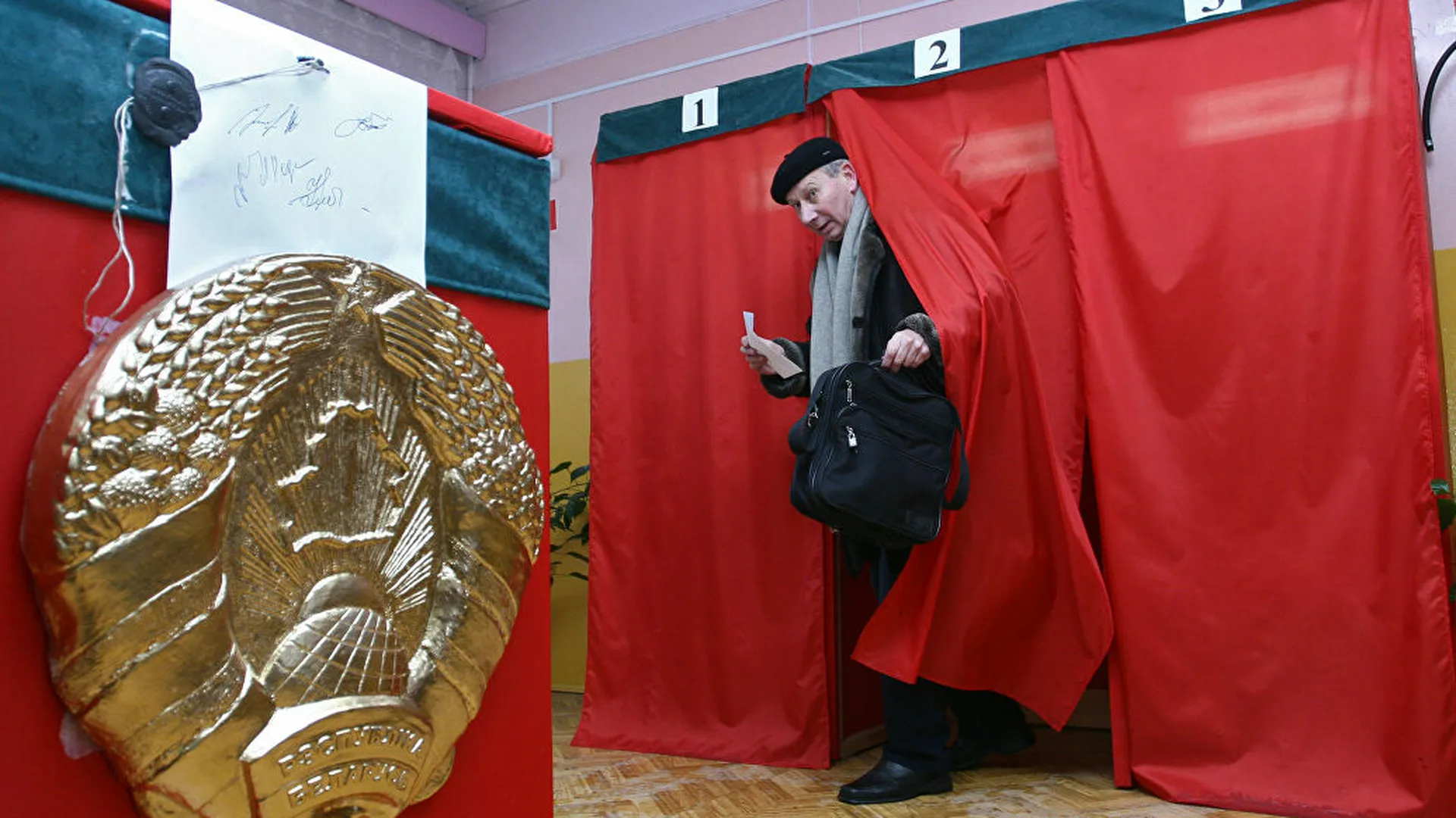 Семь человек продолжили президентскую гонку в Белоруссии
