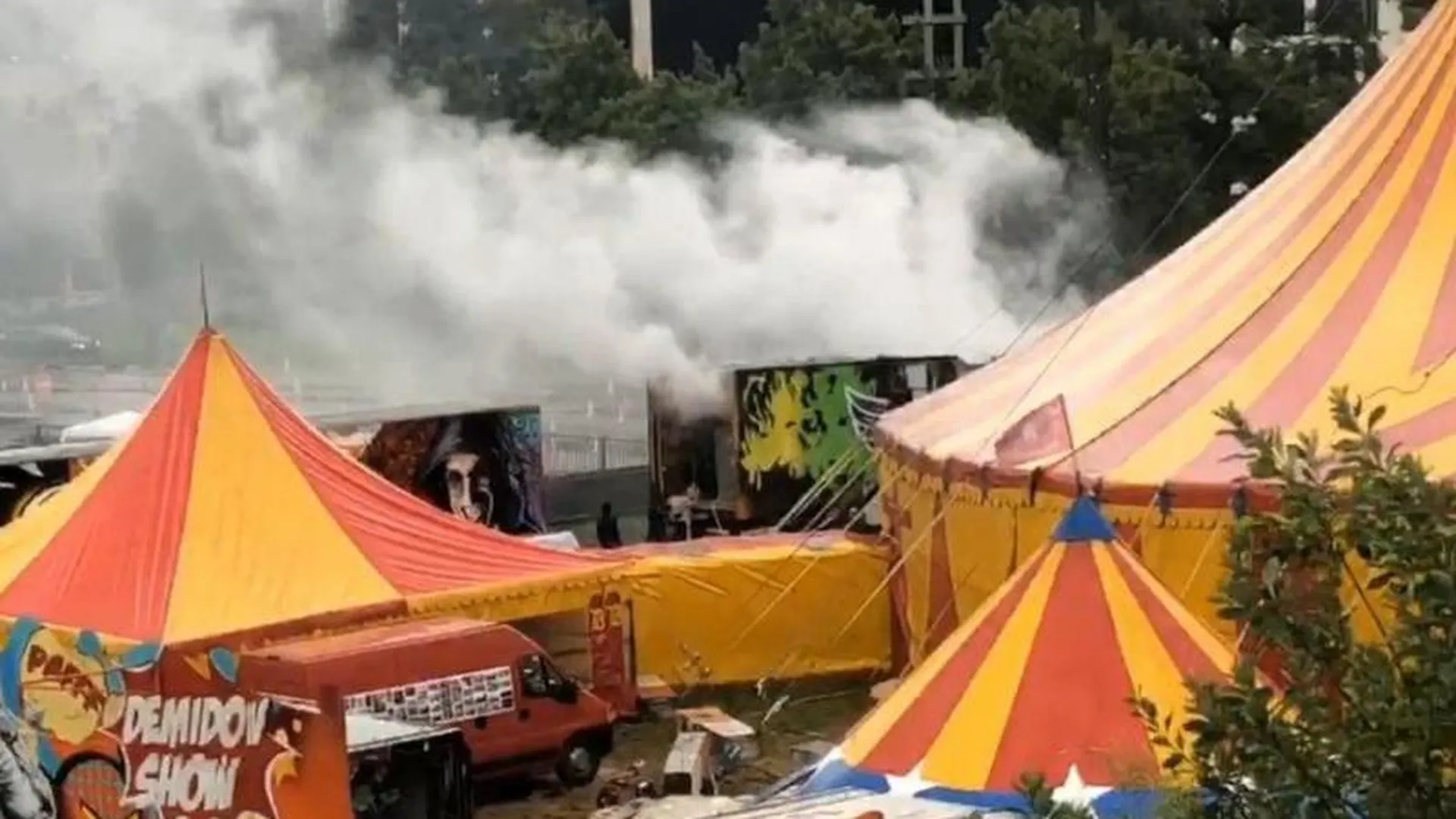 В Одинцово загорелись фуры на территории передвижного цирка