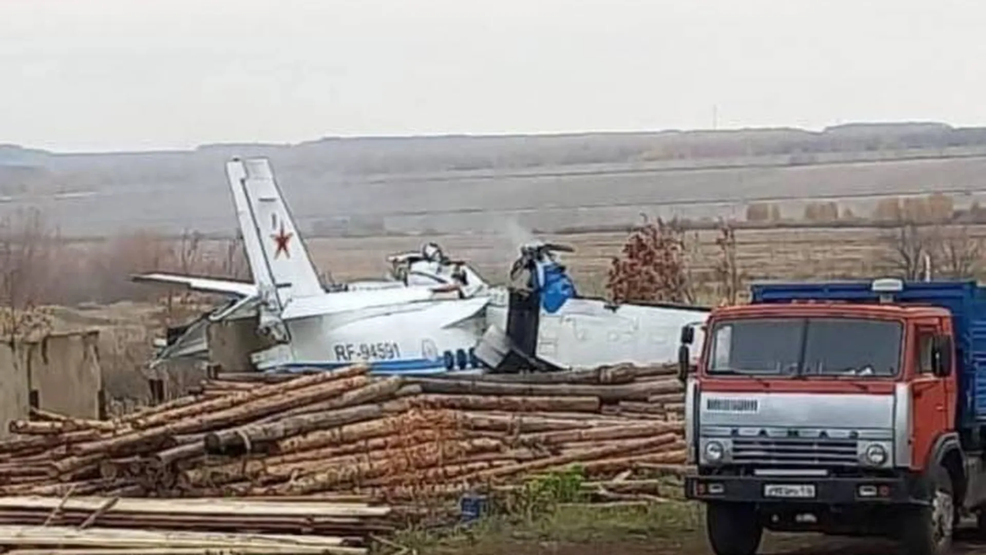 Самолет потерпел катастрофу