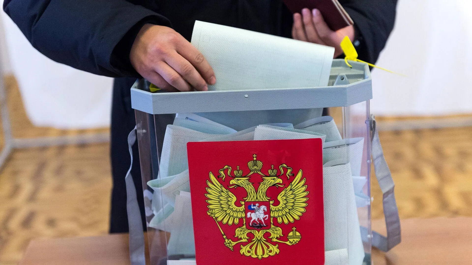 Живущим в странах Балтии россиянам организовали голосование на границе